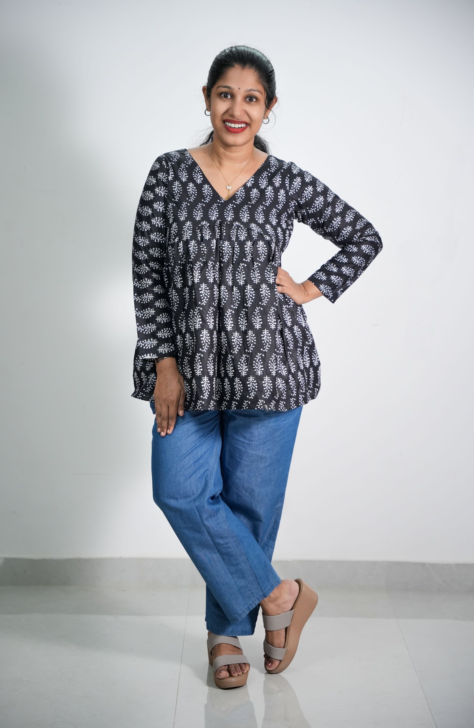 Womens Black Cotton Printed V-Neck Short Kurti